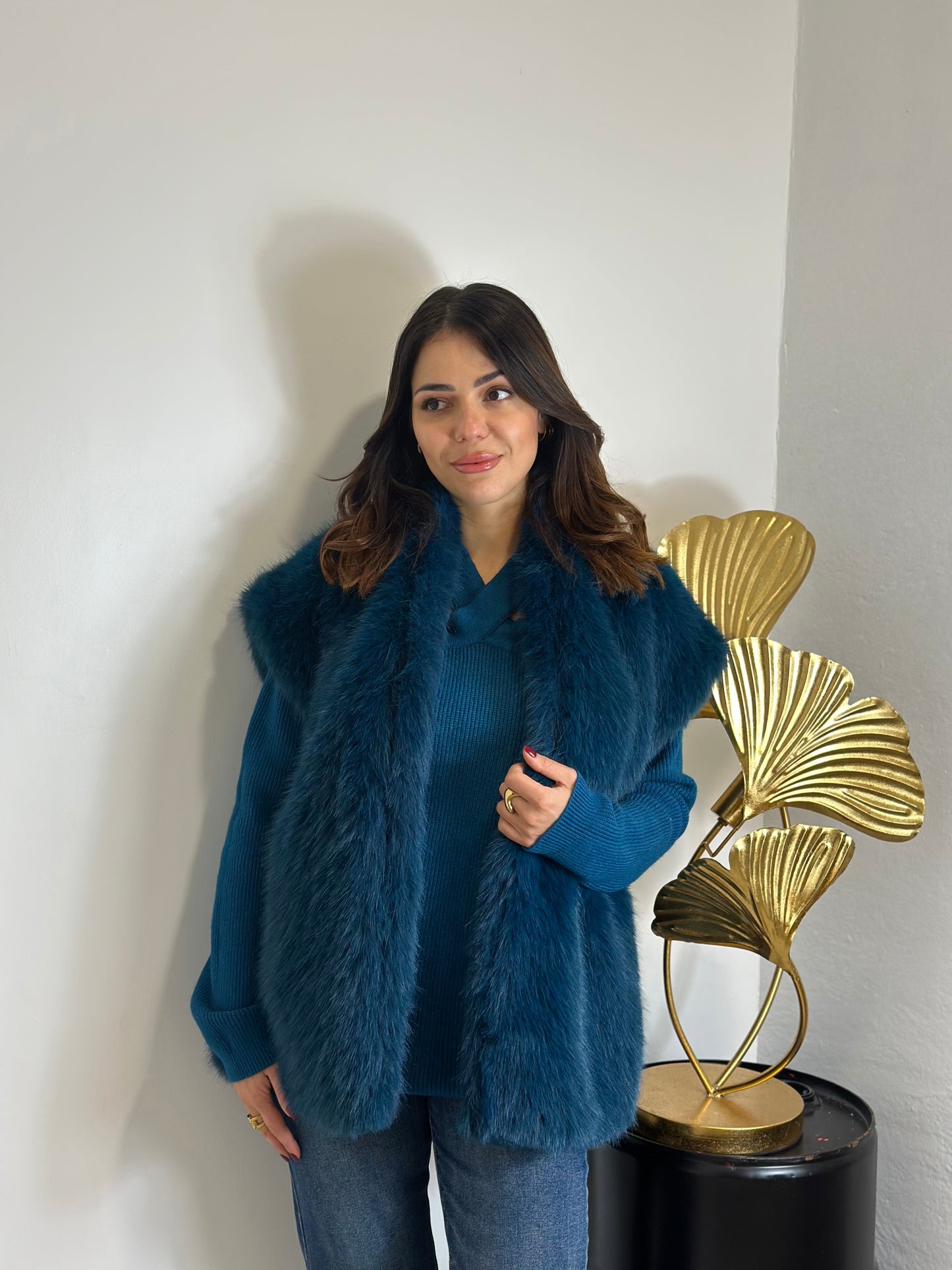 Gilet in ecopelliccia con cintura