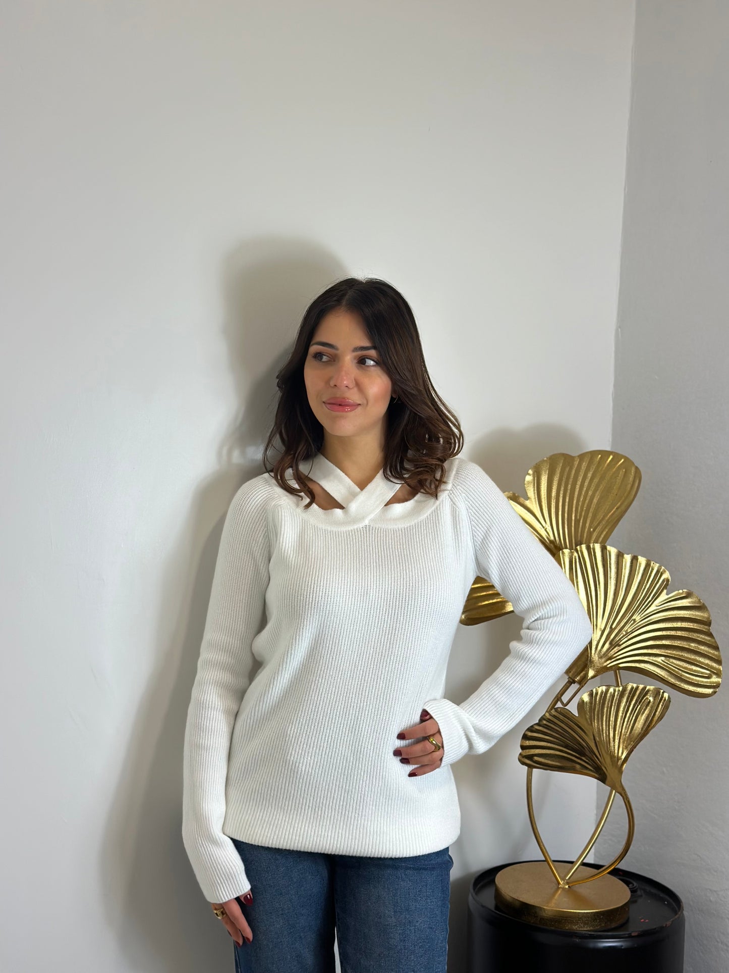 Maglia a coste con collo incrociato