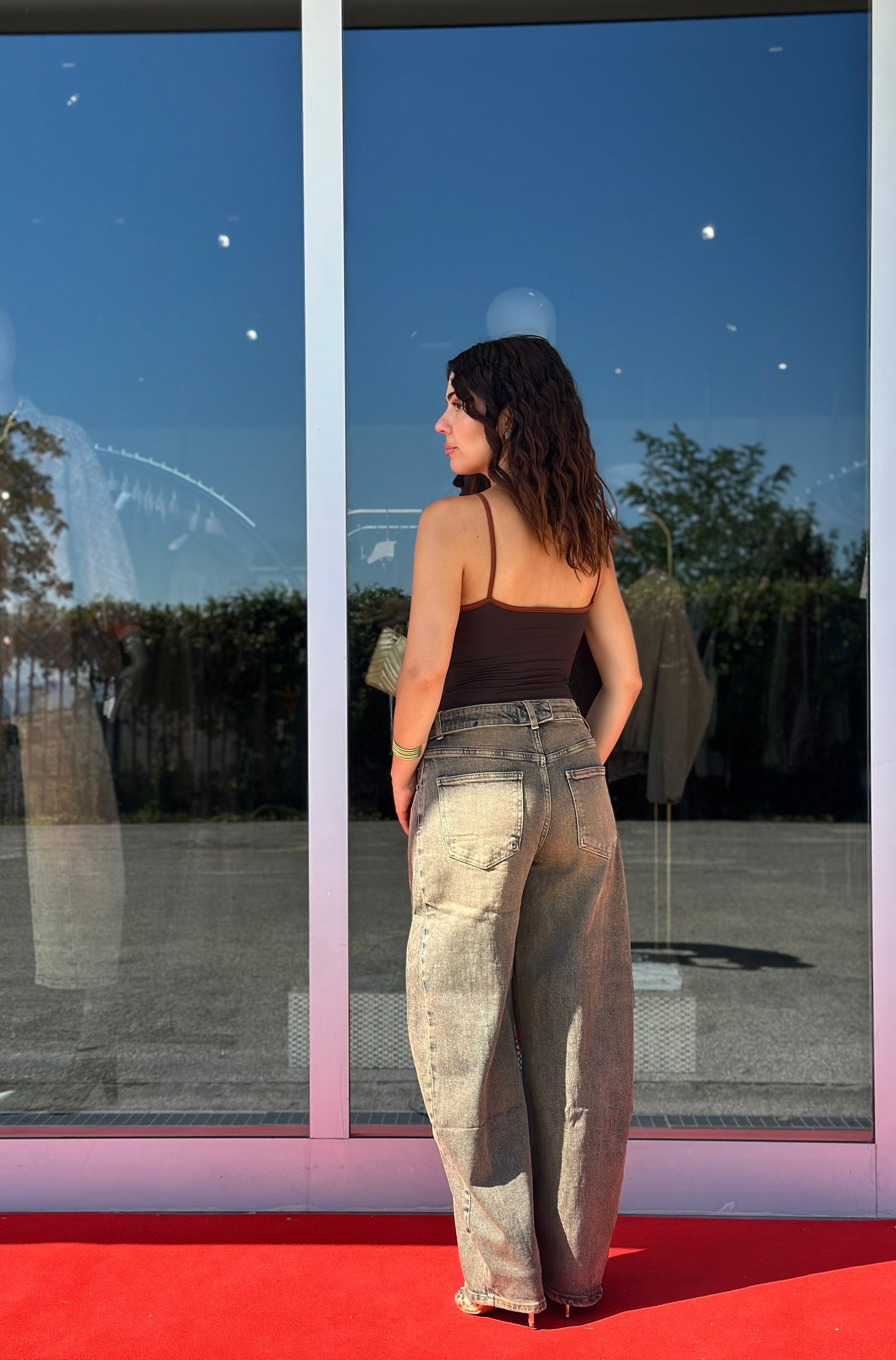 Jeans baggy effetto sabbiato