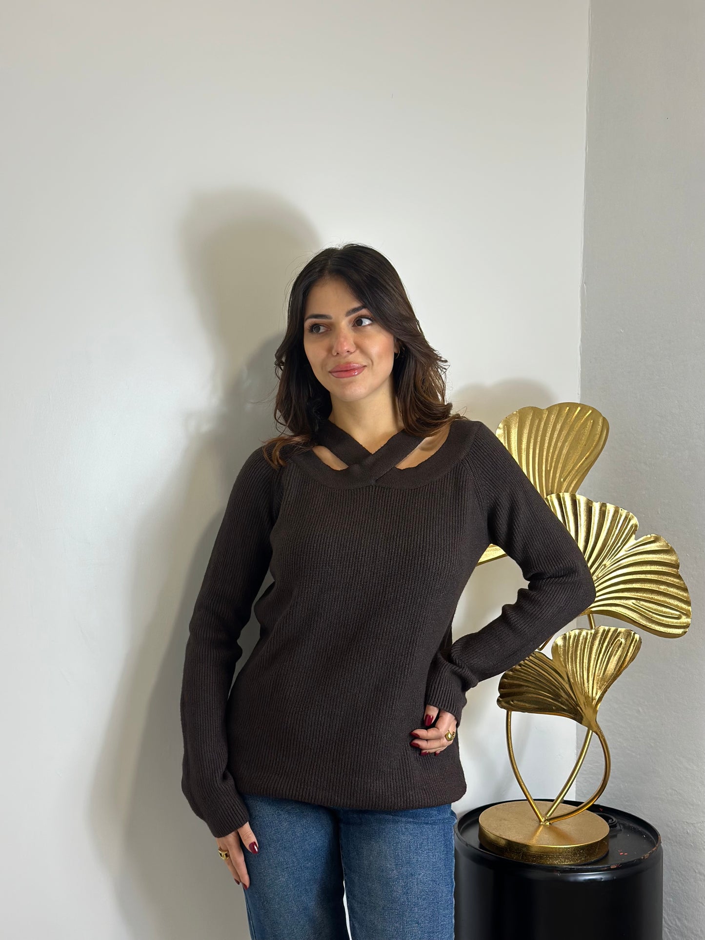 Maglia a coste con collo incrociato
