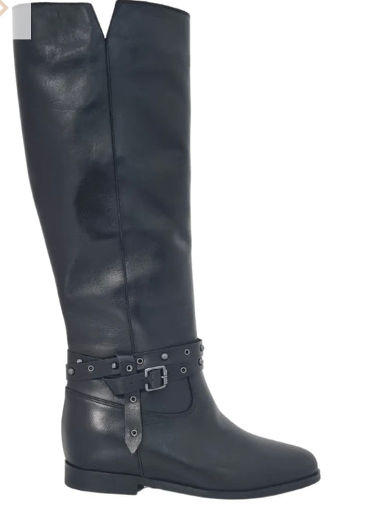 Knee high boots in genuine black leather