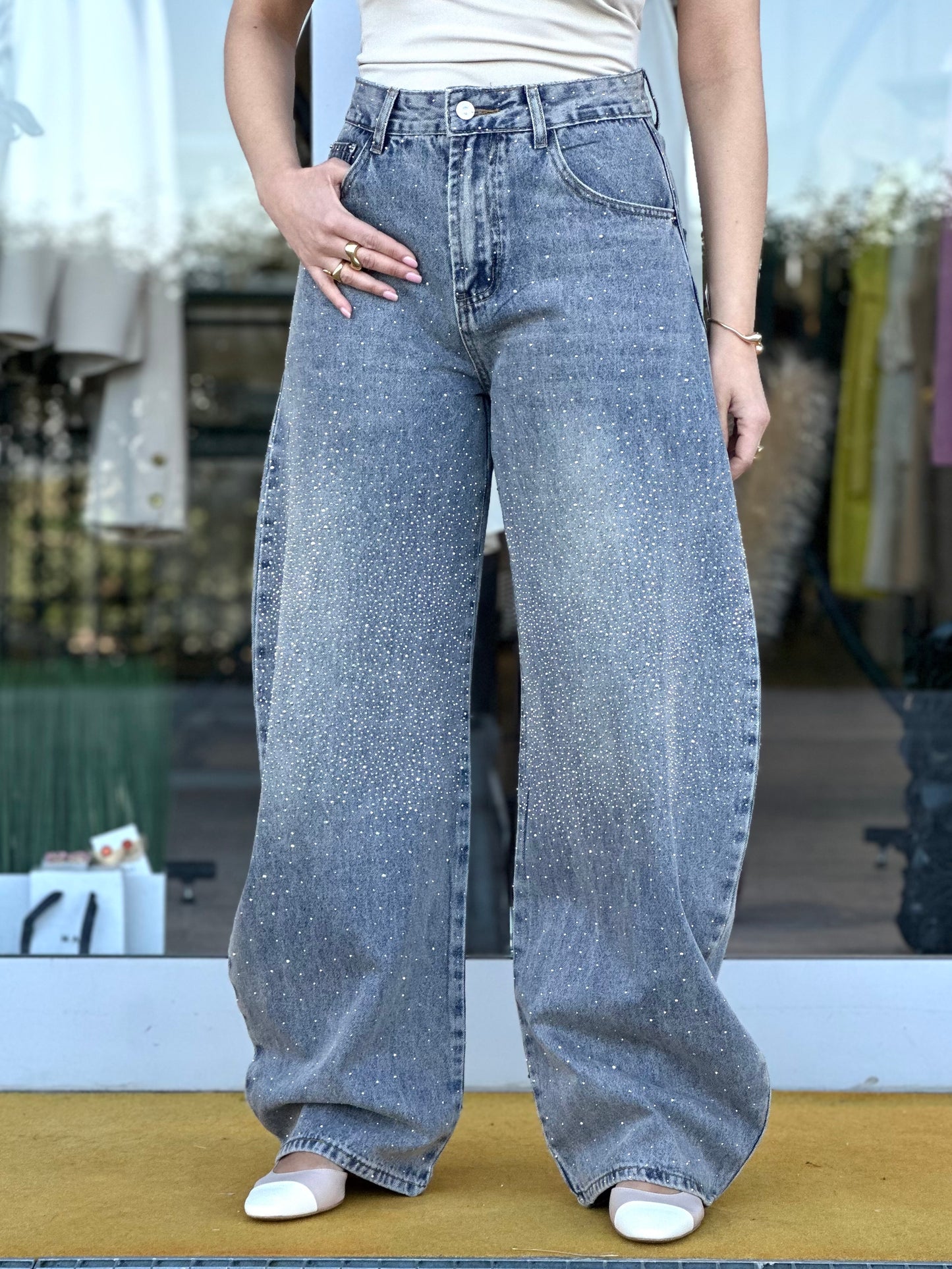 Jeans sabbiati con strass