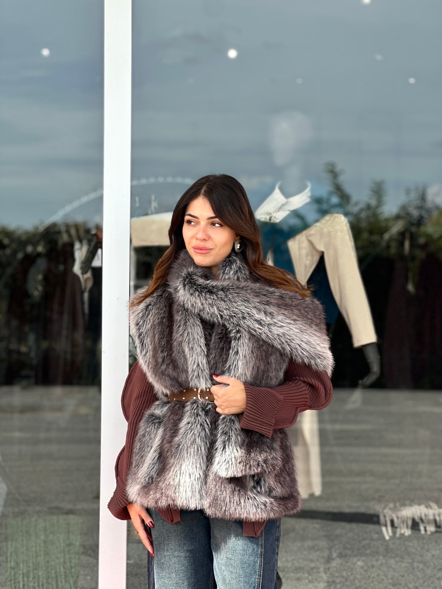Gilet in ecopelliccia con scialle
