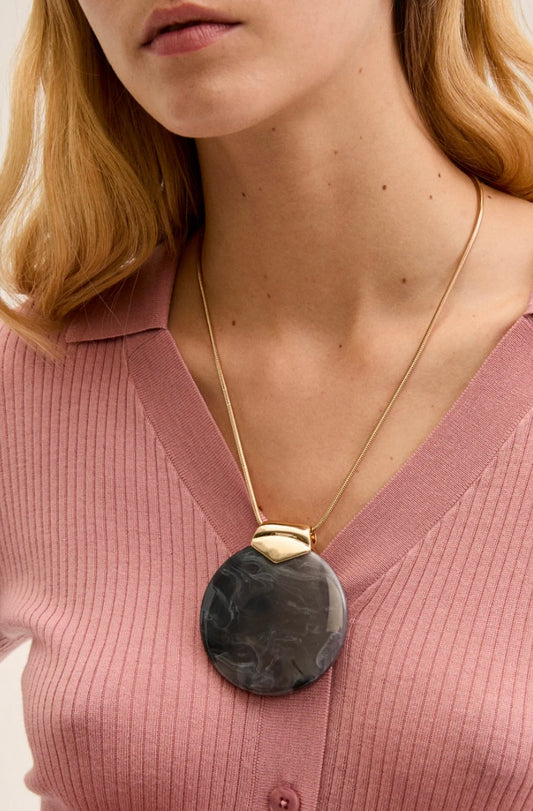COLLANA NOA PENDENTE OVER RESINA