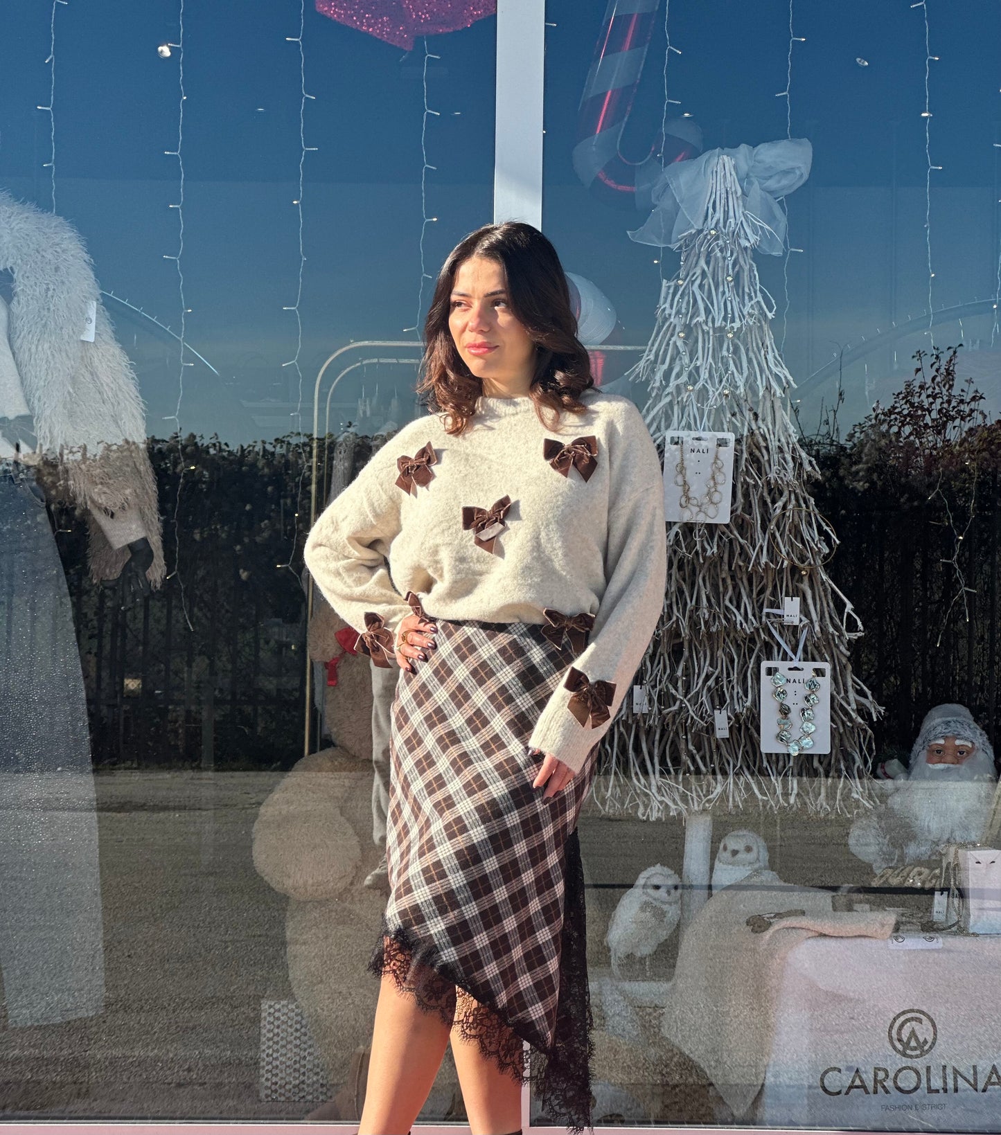 Gonna asimmetrica con pizzo