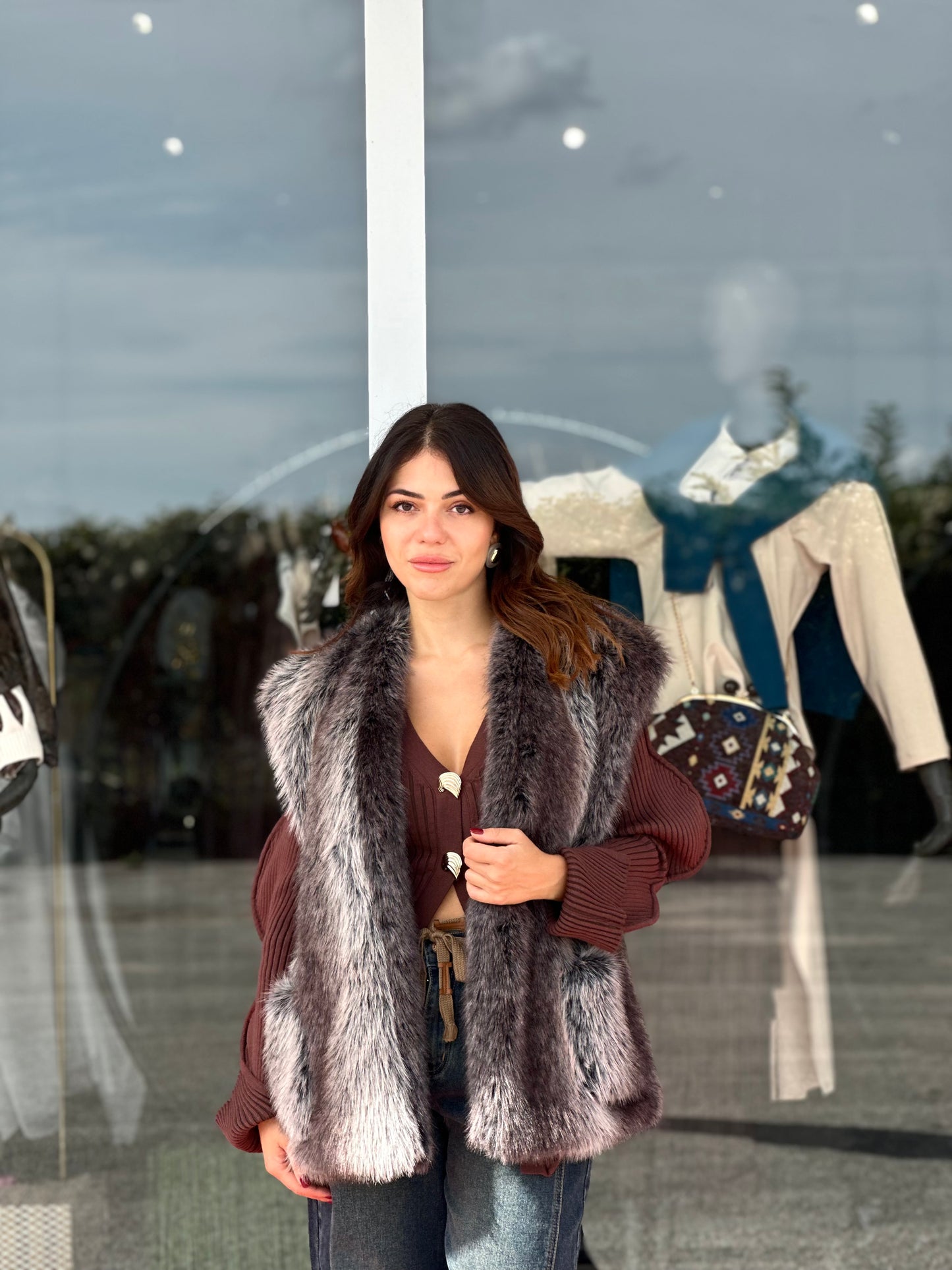 Gilet in ecopelliccia con scialle